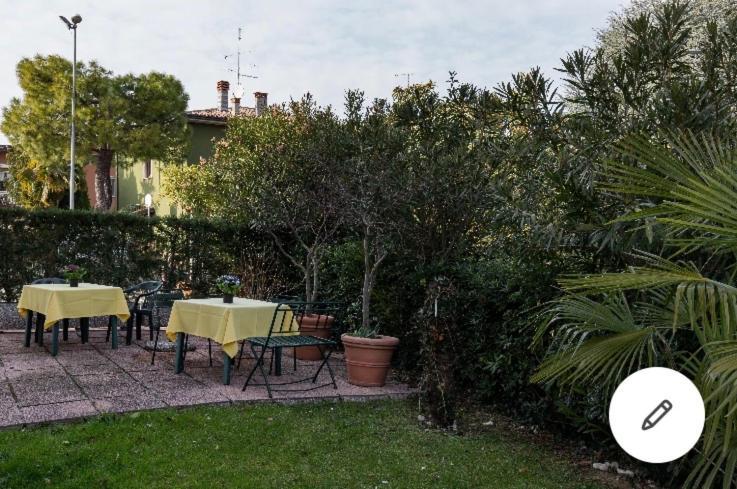 Отель La Terrazza Пескьера-дель-Гарда Экстерьер фото